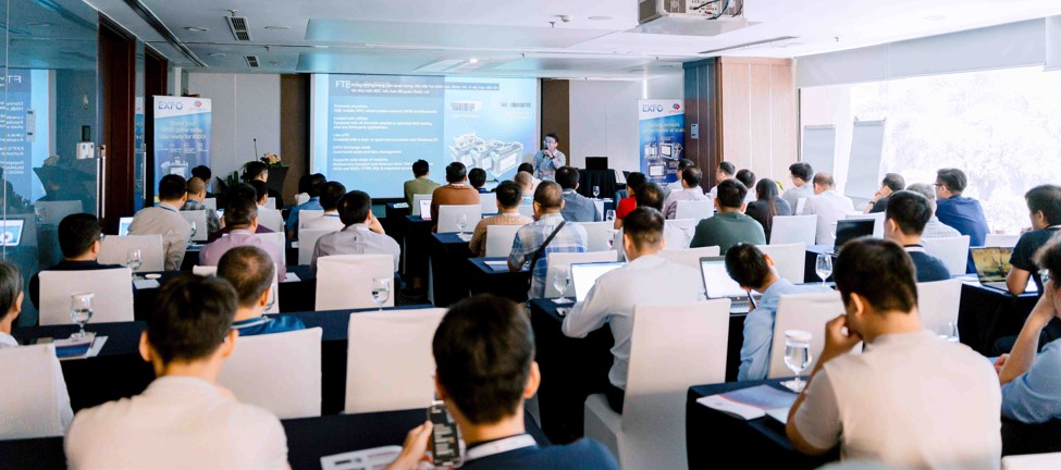 chuyen gia trinh bay giai phap do kiem cho data center va DCI