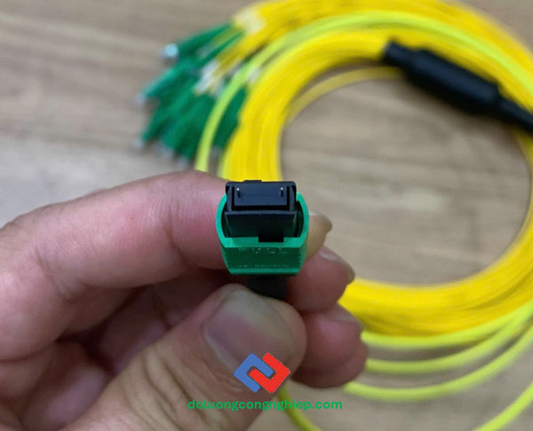 MPO-connector